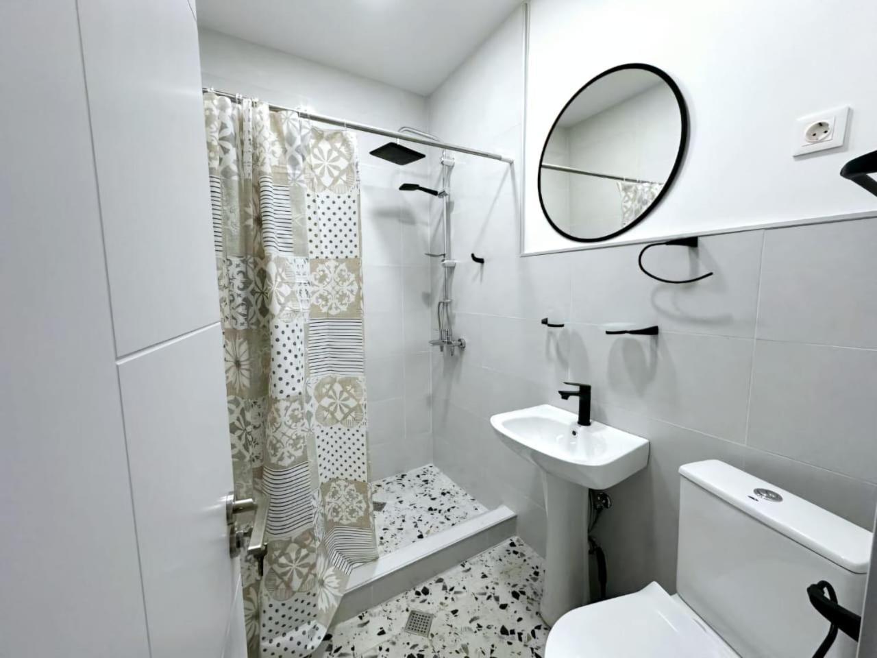 Hotel Home Tbilisi Buitenkant foto